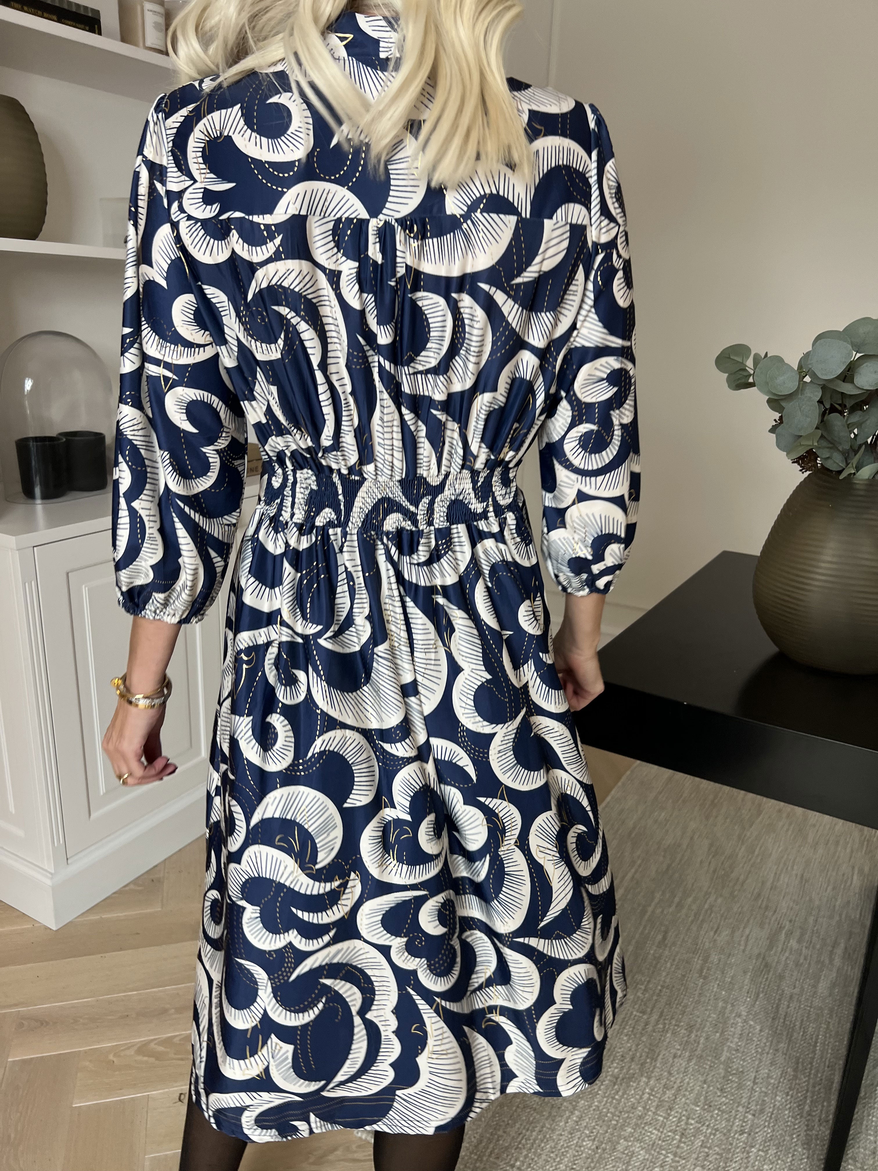 Vivien Royal - 3/4 ærmet kjole med mønster og slåede knapper